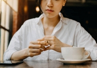Từ hành động nhỏ của mẹ chồng tương lai, cô gái có linh cảm chẳng lành và quyết định hủy hôn vào phút chót