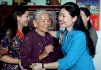“Thế hệ phụ nữ hôm nay mãi noi gương các dì, các cô đi trước”