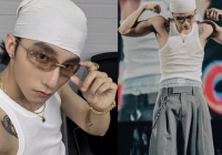 Sơn Tùng tiếp tục lăng xê style quần tụt, tự tin cởi áo khoe cơ bắp cuồn cuộn ngay trên sân khấu