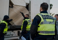 Bộ Ngoại giao lên tiếng vụ việc 4 người có thể là công dân Việt Nam trong xe chở hàng đông lạnh ở Pháp