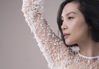 Vắng bóng đã lâu, siêu mẫu Vũ Cẩm Nhung bất ngờ tái xuất quyến rũ với áo dài 