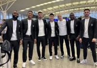 Duy Mạnh cùng dàn cầu thủ Hà Nội bảnh bao khi diện suit, lên đường sang Nhật Bản dự AFC Champions League 