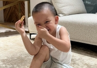 Leon nhà Hồ Ngọc Hà khiến mẹ cười không ngớt khi nói lưu loát câu này
