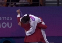 ASIAD: Võ sĩ Việt Nam ngoạn mục hạ đối thủ Thái Lan, thầy trò vỡ òa ăn mừng huy chương