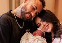 Siêu sao Neymar và bạn gái mĩ nhân đón con gái chào đời