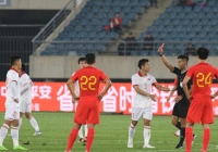 Tuyển thủ Việt Nam trận thua Trung Quốc: Quân bầu Đức 'cầm top', hai 'hòn đá tảng' thảm hại