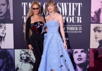Ảnh hot nhất hôm nay: Taylor Swift và Beyoncé thân thiết tại họp báo ra mắt phim The Eras Tour, bất chấp 2 fandom 'chiến' nhau dữ dội!