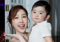 Bảo Thy xinh đẹp, cười tít mắt bế con trai Chi Bảo - Lý Thùy Chang