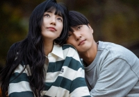 Phim mới của Suzy vừa chiếu có gì hấp dẫn mà khiến khán giả “quắn quéo” khen hết lời?