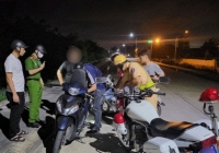 Bị 113 dừng xe, thanh niên gọi nhóm côn đồ đến đánh hội đồng bị thương 3 công an 