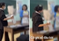 Vào lớp muộn để tặng quà cho cô giáo, nữ sinh bị dọa ghi vào sổ đầu bài: 'Đây không phải giờ tổ chức!'