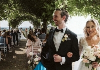 Va phải nhau trong quán rượu, cặp đôi không thể dứt 'cơn say' mà tiến thẳng tới lễ đường như mơ