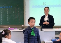 Thầy giáo cười chảy nước mắt với lý do xin nghỉ học khó đỡ của em học sinh cấp 1: Em xin phép được nghỉ thai sản!