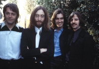 Ca khúc cuối cùng của The Beatles vừa được ra mắt sau 45 năm, giọng hát John Lennon vang lên gây nổi da gà