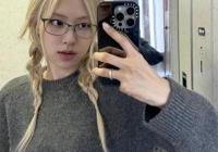 Soi loạt ảnh selfie của Rosé (BLACKPINK), phát hiện ốp iPhone cực đáng yêu mà giá lại siêu mềm