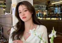 Bị hỏi: 'Bạn có dám tẩy trang cho chúng tôi xem mặt mộc ngay tại đây không', hành động lạ giúp cô gái được gọi đi làm ngay