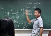 Cả lớp hùa nhau gọi giáo viên dạy Toán bằng tên 1 con vật, biết được sự thật đằng sau thầy giáo òa lên khóc