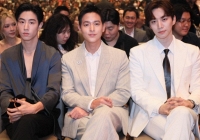 Loạt khung hình tinh hoa hội tụ: Junho (2PM) so kè 'hoàng tử nụ cười' James Jirayu, mỹ nam GOT7 như 'mất sổ gạo' giữa dàn nam thần Thái