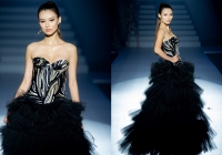 Cao Thiên Trang catwalk ấn tượng trong đêm Fashion show Hoa hậu Hoàn vũ 2023