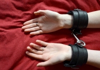 Chồng hào hứng làm điều này mỗi khi 'quan hệ' khiến người phụ nữ khóc nghẹn, phải cầu cứu chuyên gia