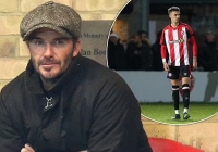 David Beckham đến xem con trai thi đấu giữa cái lạnh 10 độ, fan lo ngại về một điểm trên gương mặt của cựu danh thủ