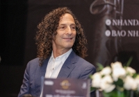 'Huyền thoại' saxophone Kenny G tiết lộ kế hoạch ghé thăm phố cổ Hội An 
