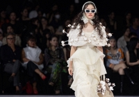 Mẫu nhí Tô Ngọc Diệp catwalk đầy thần thái tại Tuần lễ Thời trang Quốc tế Việt Nam 2023