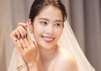 Nam Em khoe cận cảnh chiếc nhẫn cỡ 'khủng' ở ngón áp út giữa tin đồn chuẩn bị lấy chồng