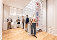 Cửa hàng UNIQLO Hoàn Kiếm trở thành địa điểm yêu thích mới của khách du lịch và người dân Thủ đô
