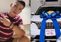 Nam thần U23 Việt Nam mua xế hộp tiền tỉ tặng bố mẹ