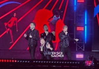 Westlife cất tiếng hát mở màn The Wild Dreams Tour, siêu hit Uptown Girl vang lên!