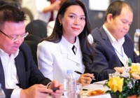 Nghệ sỹ Mỹ Tâm ủng hộ ngay nửa tỷ đồng cho hai dự án sau khi nghe thuyết trình tại Vòng Chung kết Human Act Prize