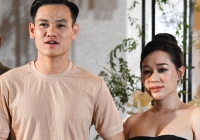 Hé lộ tiền mừng cưới Đoàn Văn Hậu của vợ chồng Hồ Tấn Tài, nhan sắc nàng WAG gây chú ý