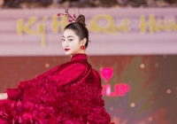 Hoa hậu Lương Thùy Linh diện áo dài, khoe vóc dáng yêu kiều sau 4 năm đăng quang Miss World Vietnam