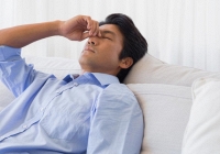 Ù tai đến mất ngủ cả tháng, nam thanh niên ngỡ ngàng nhận kết quả chẩn đoán, hóa ra do thói xấu nhiều người mắc