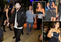 Messi cùng bà xã đi siêu xe 15 tỷ đi ăn tối, vệ sĩ phải bảo vệ tới từng bước chân