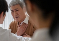 Bàng hoàng khi bố chồng muốn giao hết lương cho con dâu giữ