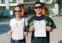 Cường Seven đăng ký kết hôn với Vũ Ngọc Anh sau 4 tháng cưới, thái độ khi đứng cạnh 'nóc nhà' gây chú ý