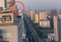 Thiếu tá công an kể lại giây phút nghẹt thở giải cứu cô gái định nhảy từ nóc chung cư 25 tầng tự tử