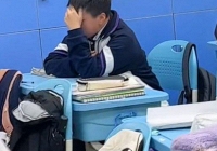 Nam sinh cấp 2 viết văn kể chuyện gia đình, chỉ vài dòng mà khiến giáo viên bật khóc: Chỉ muốn ôm em vào lòng vỗ về!