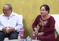 Cặp đôi hàng xóm trao nhau 'lần đầu' ở ruộng ngô, choáng váng với khối tài sản sau 55 năm hôn nhân sóng gió 