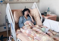 Cô gái 20 tuổi bị chẩn đoán mắc ung thư dạ dày chỉ sau nửa năm uống nước kiểu này, bác sĩ cảnh báo thói quen nguy hại