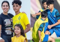 Con trai 13 tuổi của Ronaldo sở hữu chiều cao vượt trội so với các đồng đội, hứa hẹn vượt cả cha trong tương lai