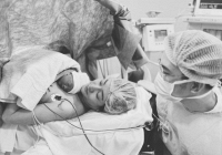 Nữ diễn viên Vbiz thông báo vừa sinh con đầu lòng, tiết lộ thông tin đầu tiên của bé 