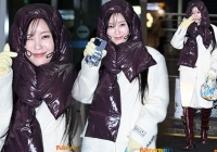Hyomin (T-ara) trùm khăn kín mít như gấu bông, hào hứng khoe nhan sắc không tuổi trên đường đến Việt Nam