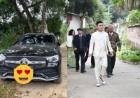 Quang Hải nhường xế hộp bạc tỷ để Chu Thanh Huyền lái về quê, bản thân đi xe gì cùng họ hàng sang hỏi cưới?