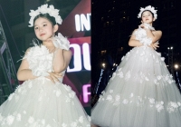 Mẫu nhí Linh Anh - học trò nhí siêu mẫu Đình Quyền làm 'vedette' tại International Fashion Show