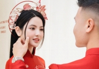 Quang Hải nựng má, nắm tay tình cảm với Chu Thanh Huyền khi thử áo dài ăn hỏi
