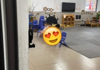 Ngày đầu tiên con gái đi học, bà mẹ được gửi cho tấm ảnh: Nhìn sang chấn, không dám nhận con