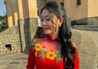 Hoa hậu Lê Thị Thơ diện áo dài hóa 'nàng thơ' đón xuân năm 2024